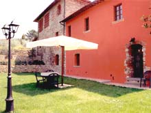 Tuscany - holiday vacation rental apartments, close to Siena, Arezzo and Florence, Italy. Swimming pool.