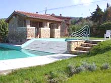 Italian holiday farmhouse rentals - apartments in a Tuscan country house, with pool, close to Arezzo and Siena, Tuscany.